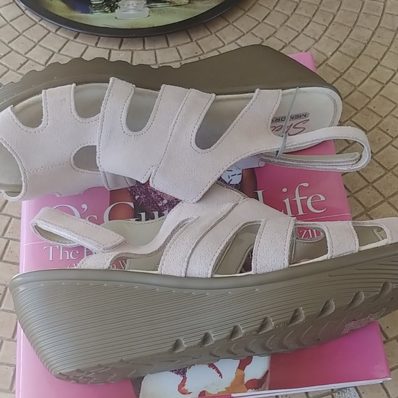 SKECHERS MEMORY FOAM - Picture 6 of 8